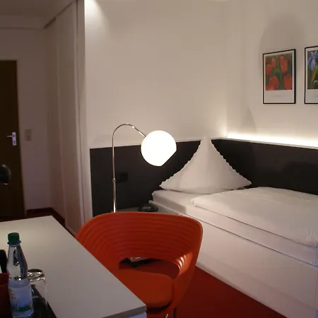 Haus Katharina B&b, Therme Und Kurpark 招待所